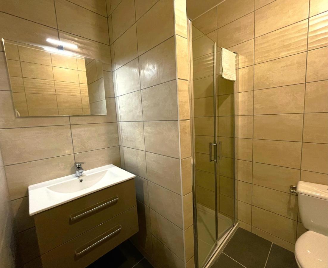 Pavillon De L'Etang Apartment Chateauneuf-du-Rhone ภายนอก รูปภาพ