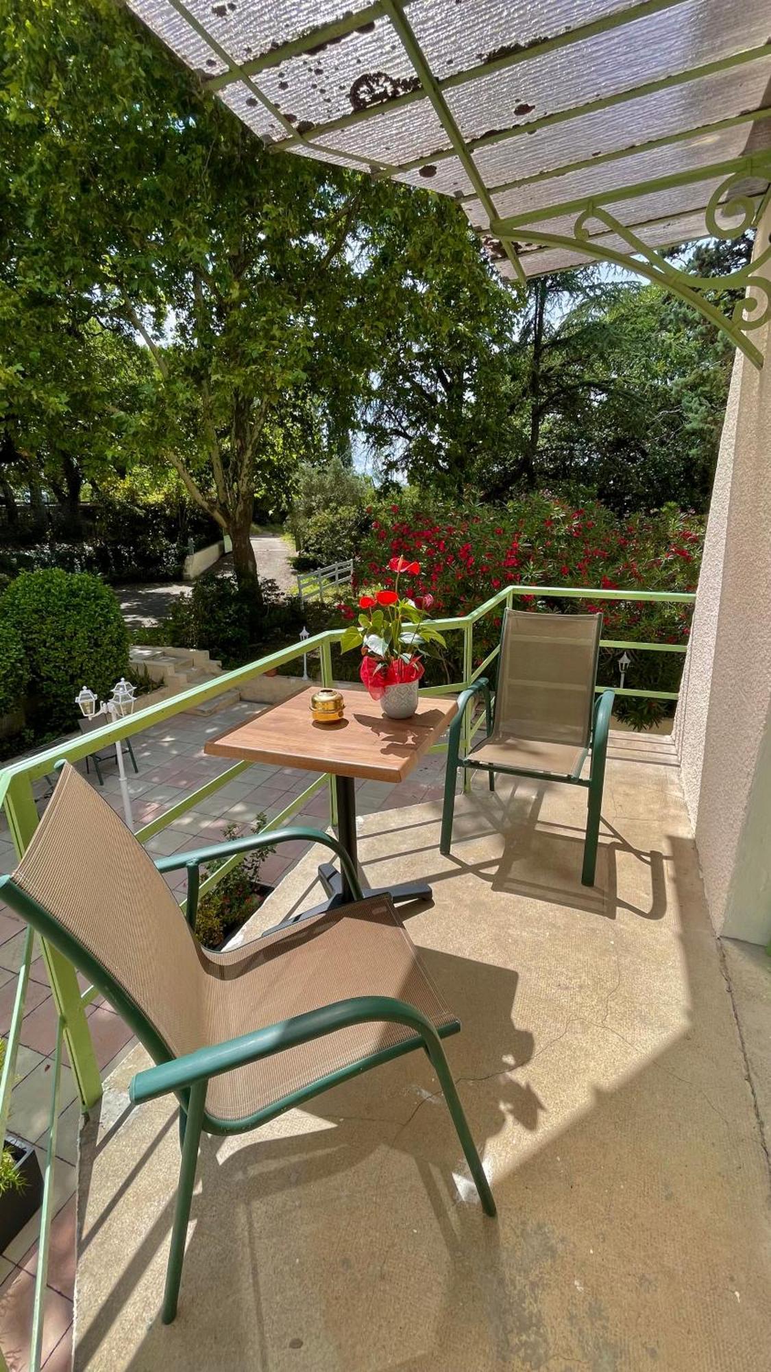 Pavillon De L'Etang Apartment Chateauneuf-du-Rhone ภายนอก รูปภาพ