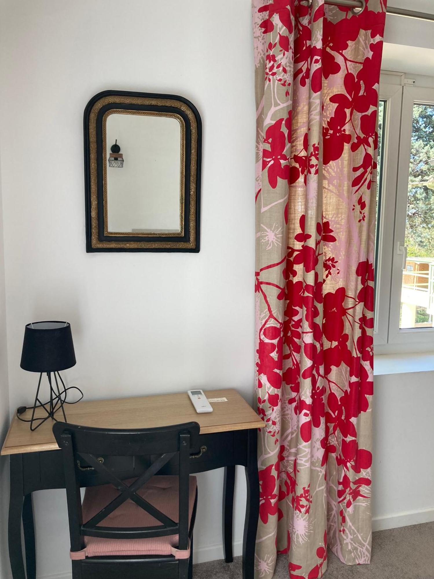 Pavillon De L'Etang Apartment Chateauneuf-du-Rhone ภายนอก รูปภาพ